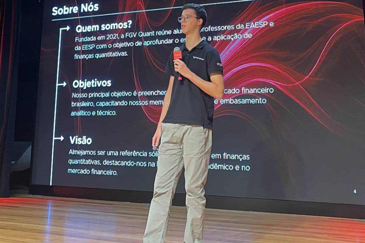 Membro da FGV Quant apresenta a liga no palco do Quant Connect 2026